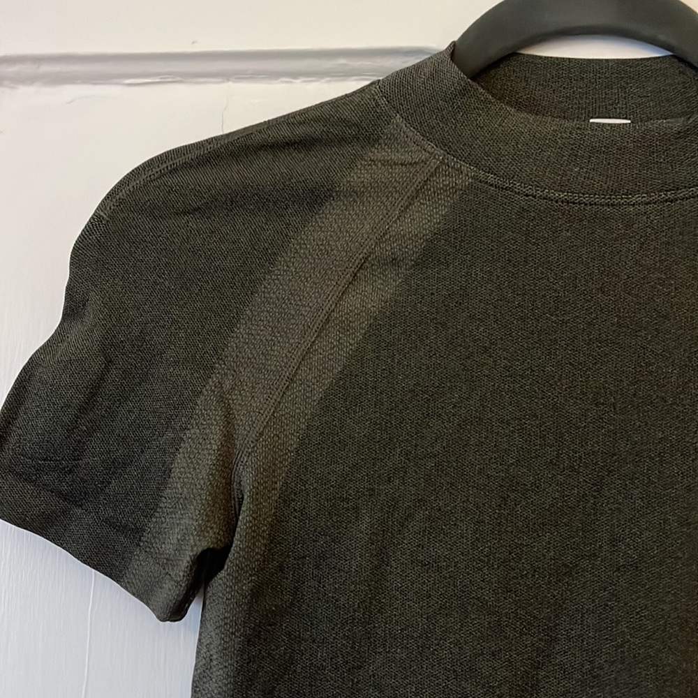LULULEMON SEAMLESS TOP - Picture 3 of 6